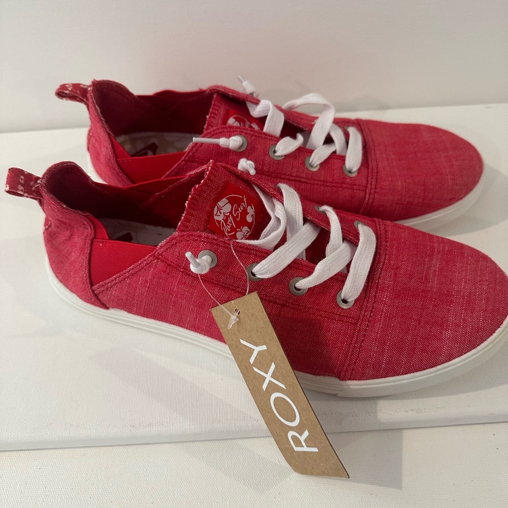 NWT Roxy red sneakers size 9